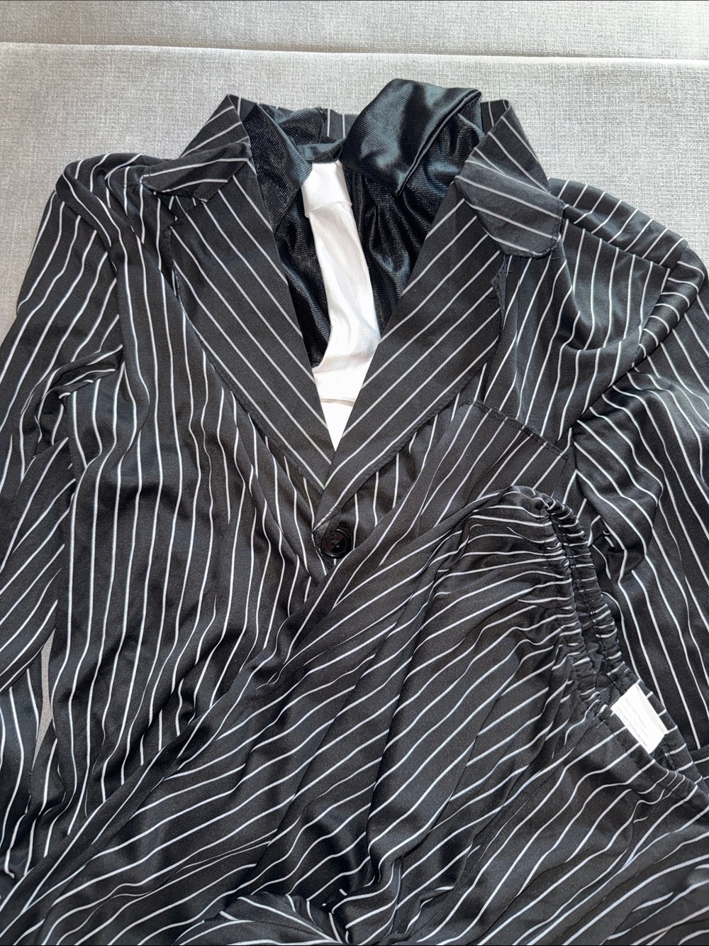 Men’s Gangster Pinstripe Suit Halloween Costume